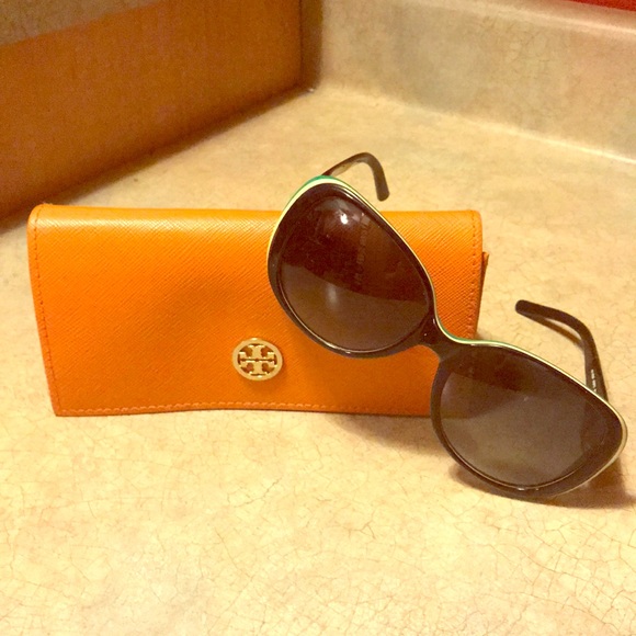 Tory Burch Accessories - Tory Burch sunnies